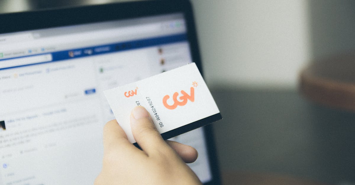 Biuro influencerów pracujących nad zdobyciem niebieskiej odznaki weryfikacji